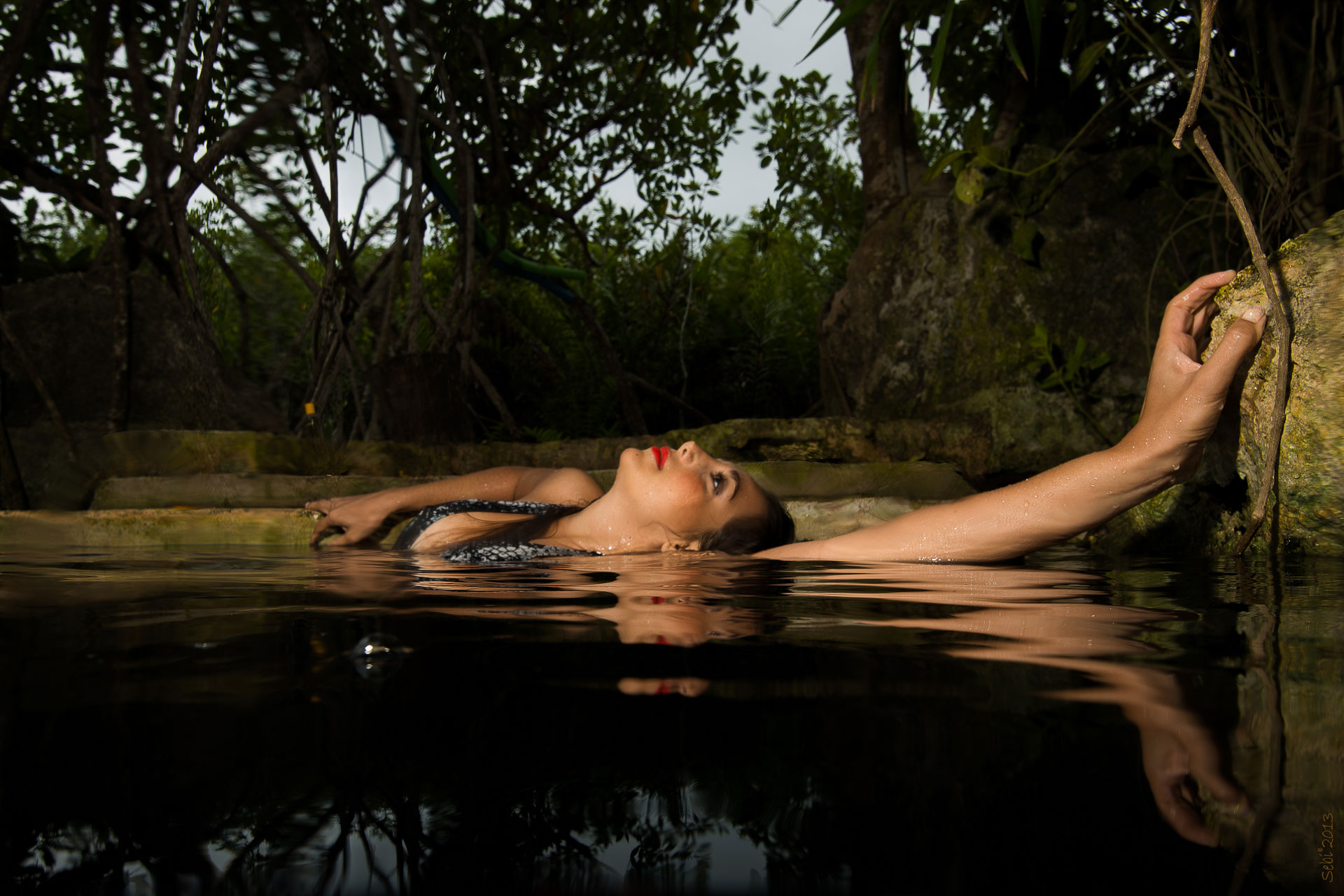 Underwater model i n Mexico