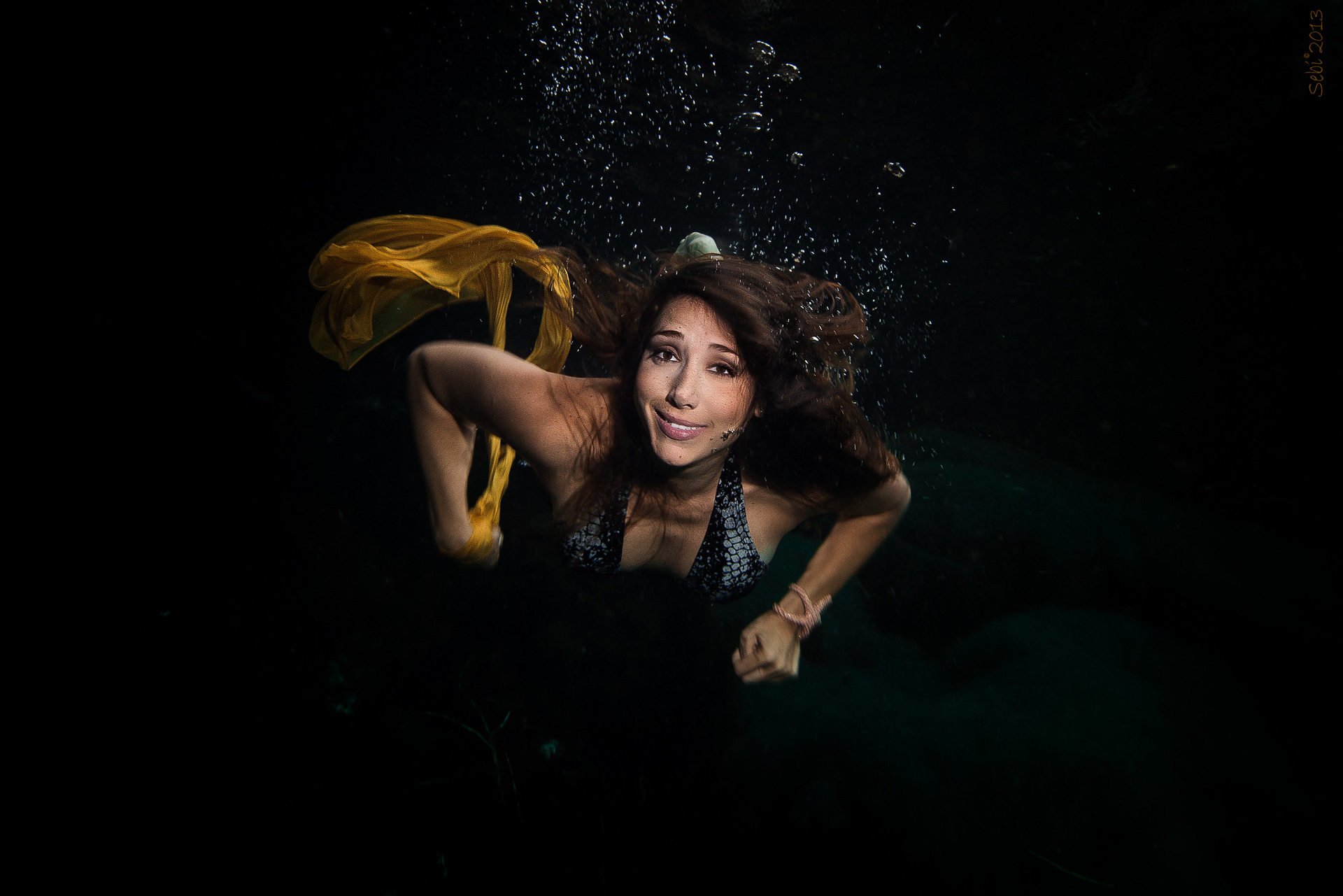 Underwater model in Mexico