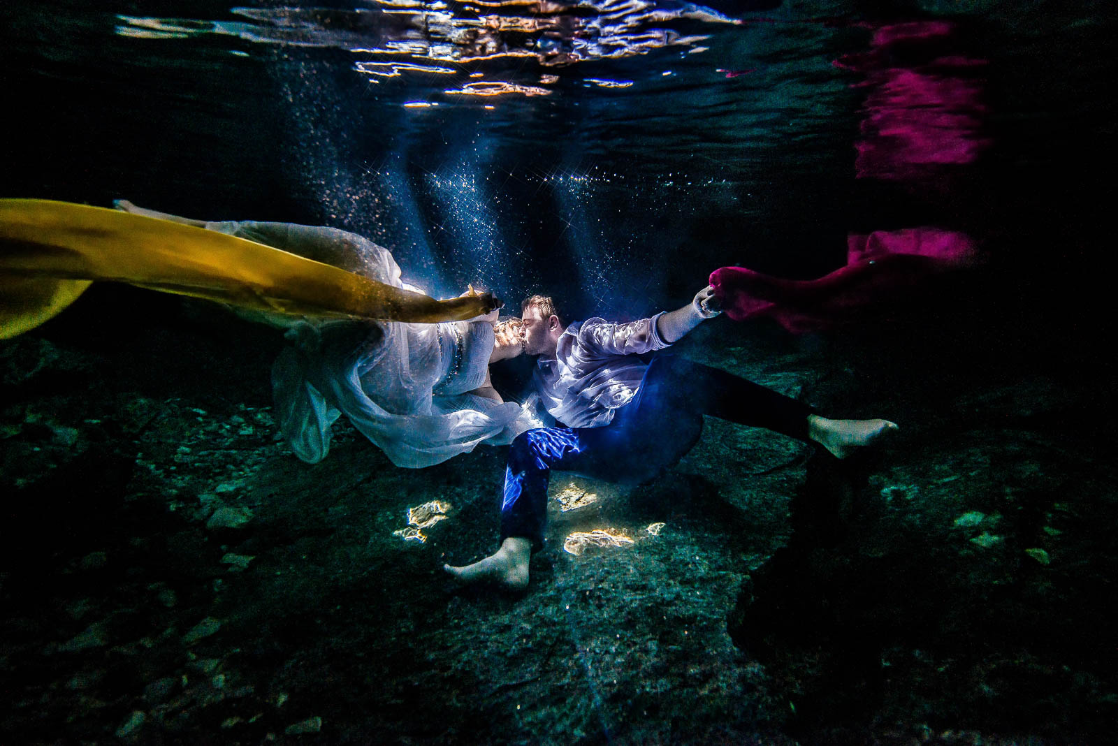 Newlyweds underwater in Mexico - Trash The Dress