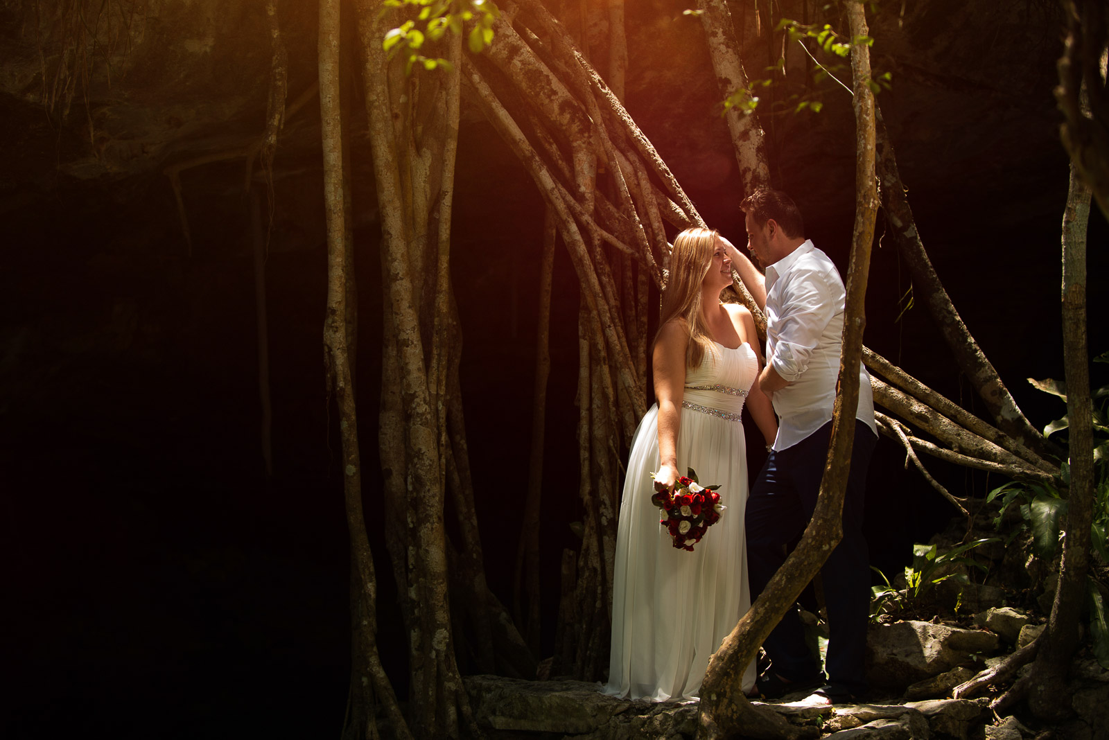 Newlyweds underwater in Mexico - Trash The Dress