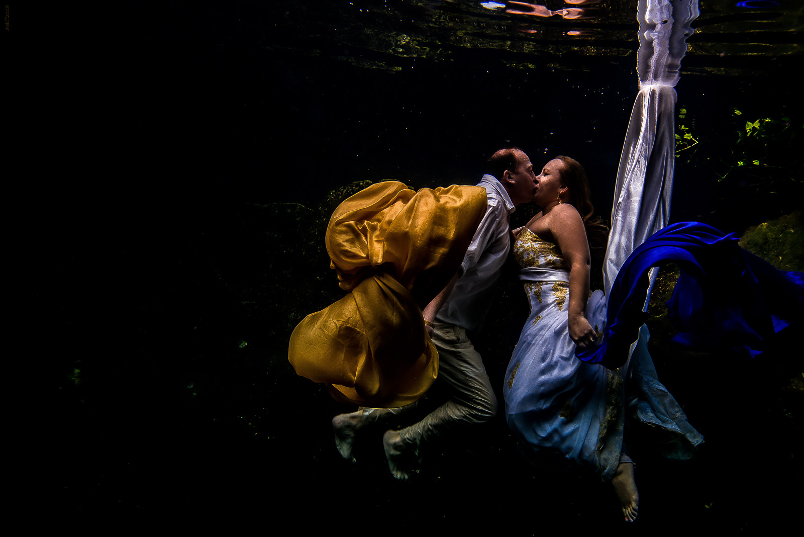 After Wedding Underwater Photo Shoot in Mexico