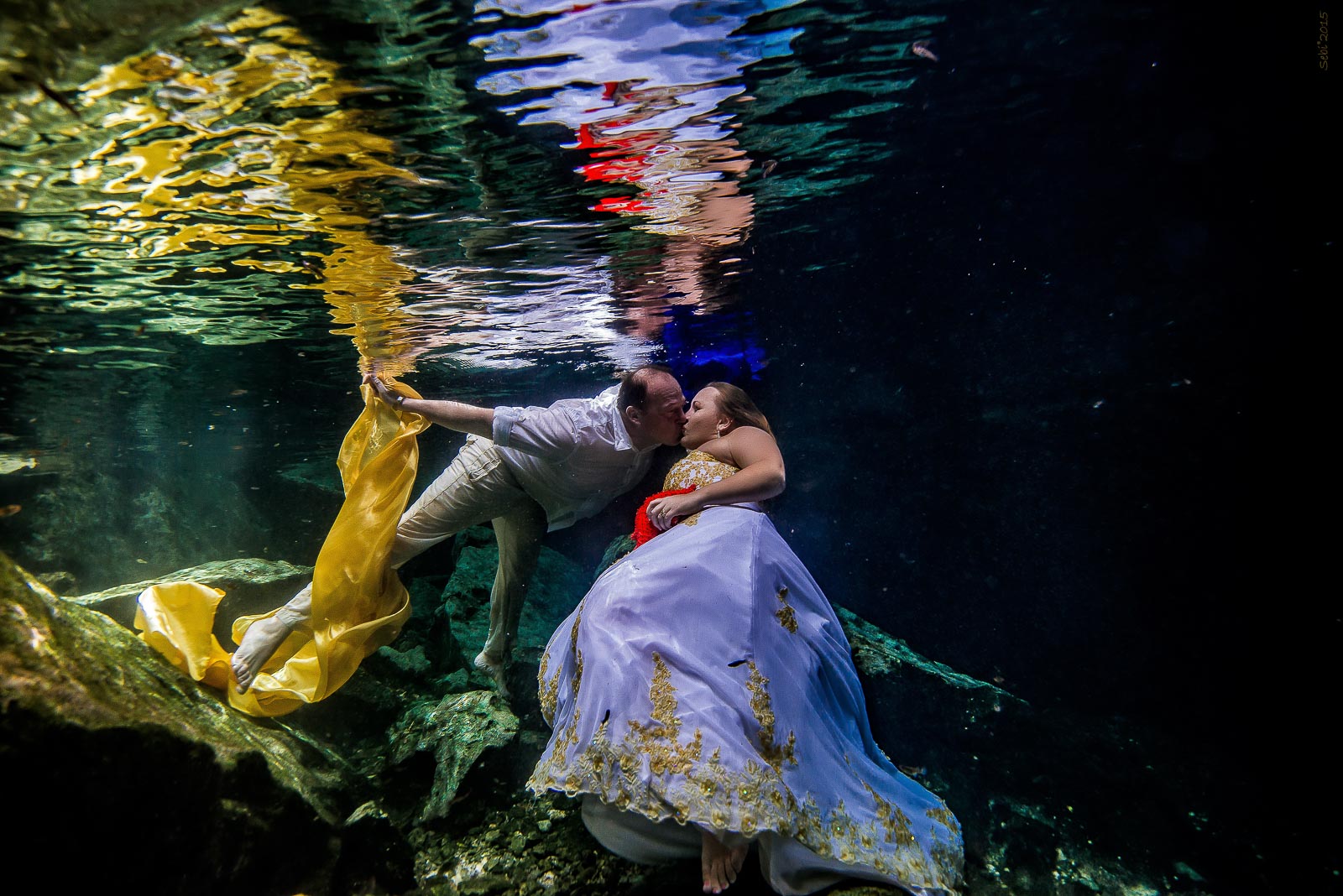 After Wedding Underwater Photo Shoot in Mexico