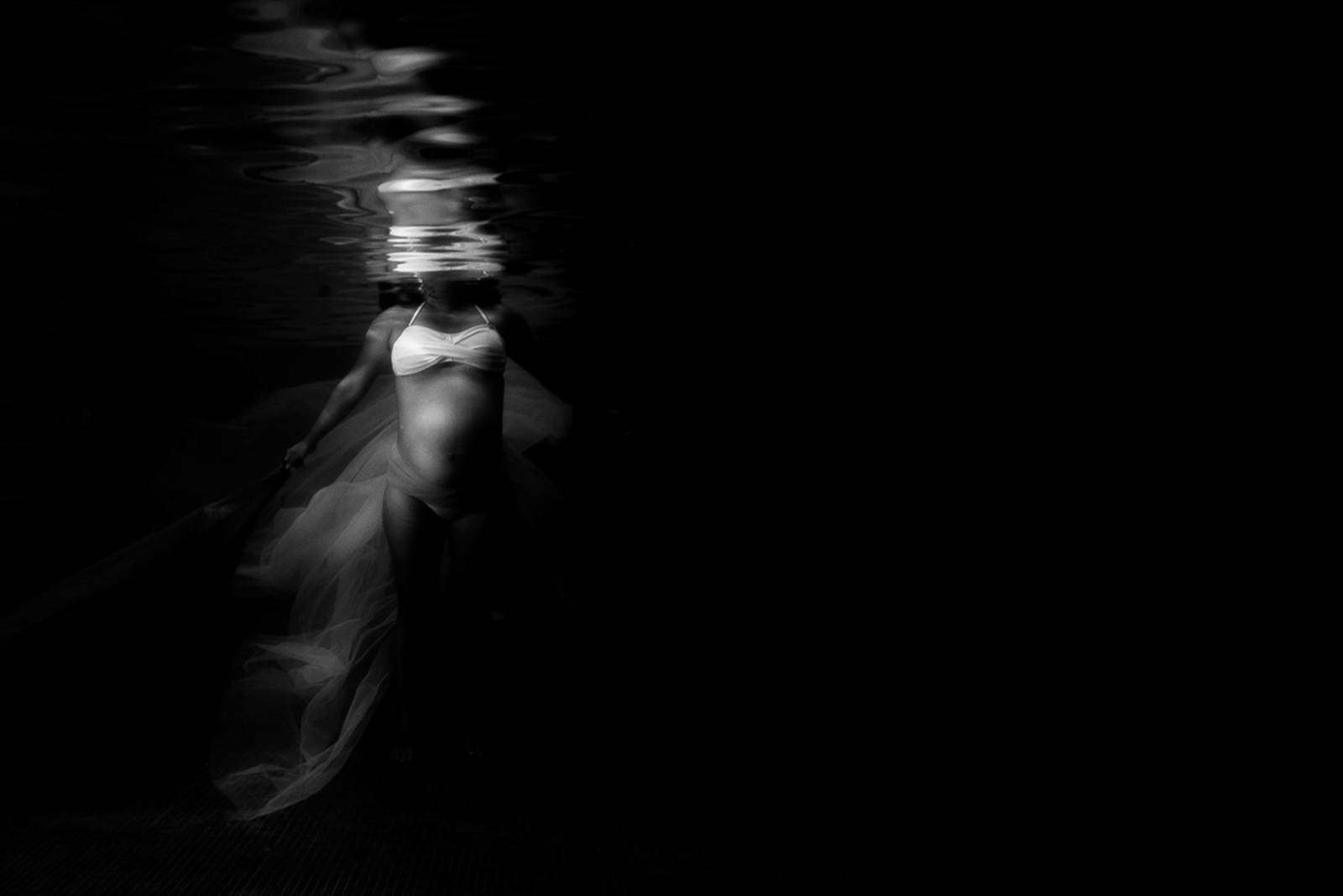 Late pregnancy underwater photos