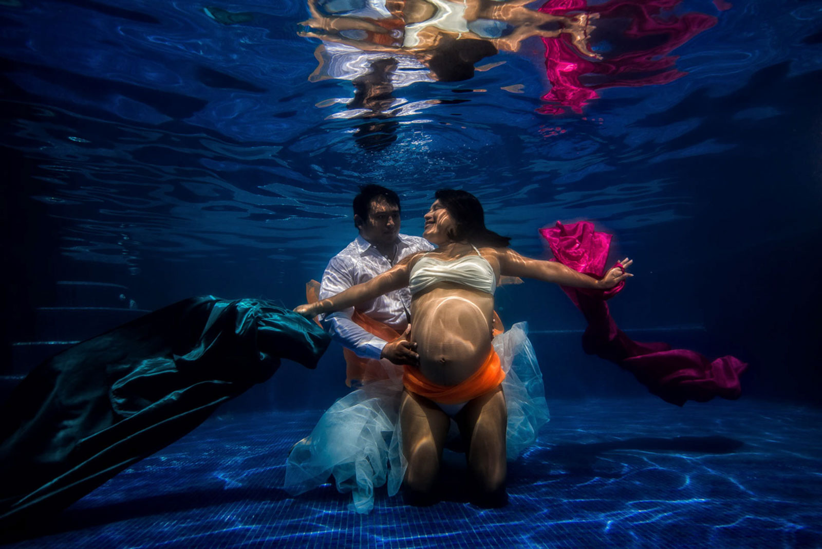 Late pregnancy underwater photos