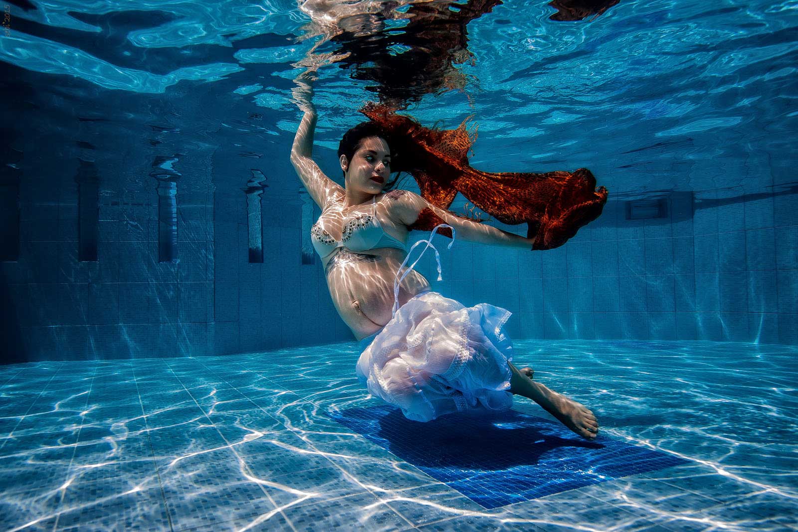 Underwater Maternity Photography - Dafne