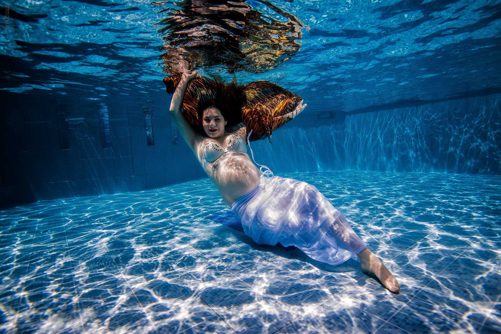 Underwater Maternity Photography - Dafne