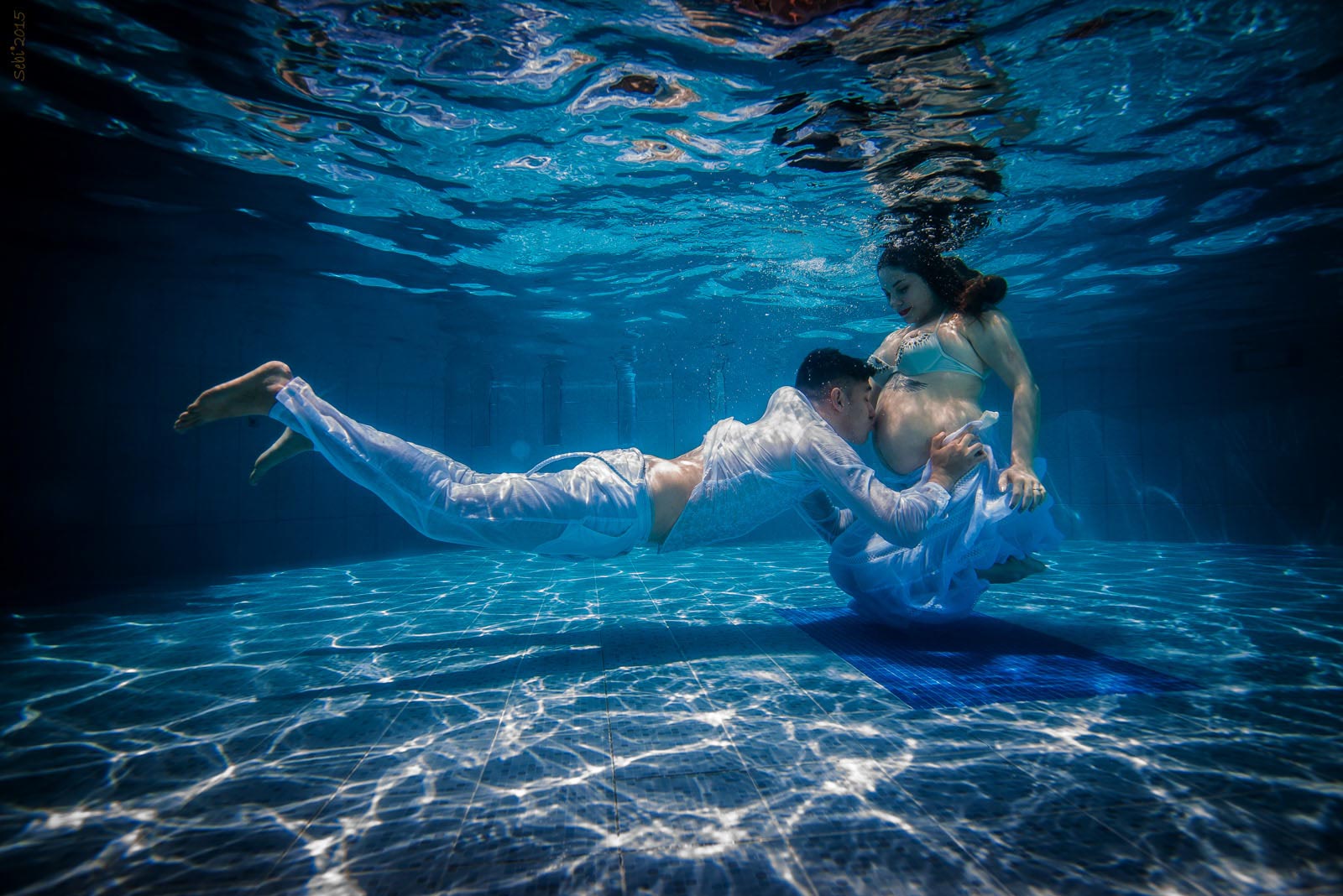 Underwater Maternity Photography - Dafne