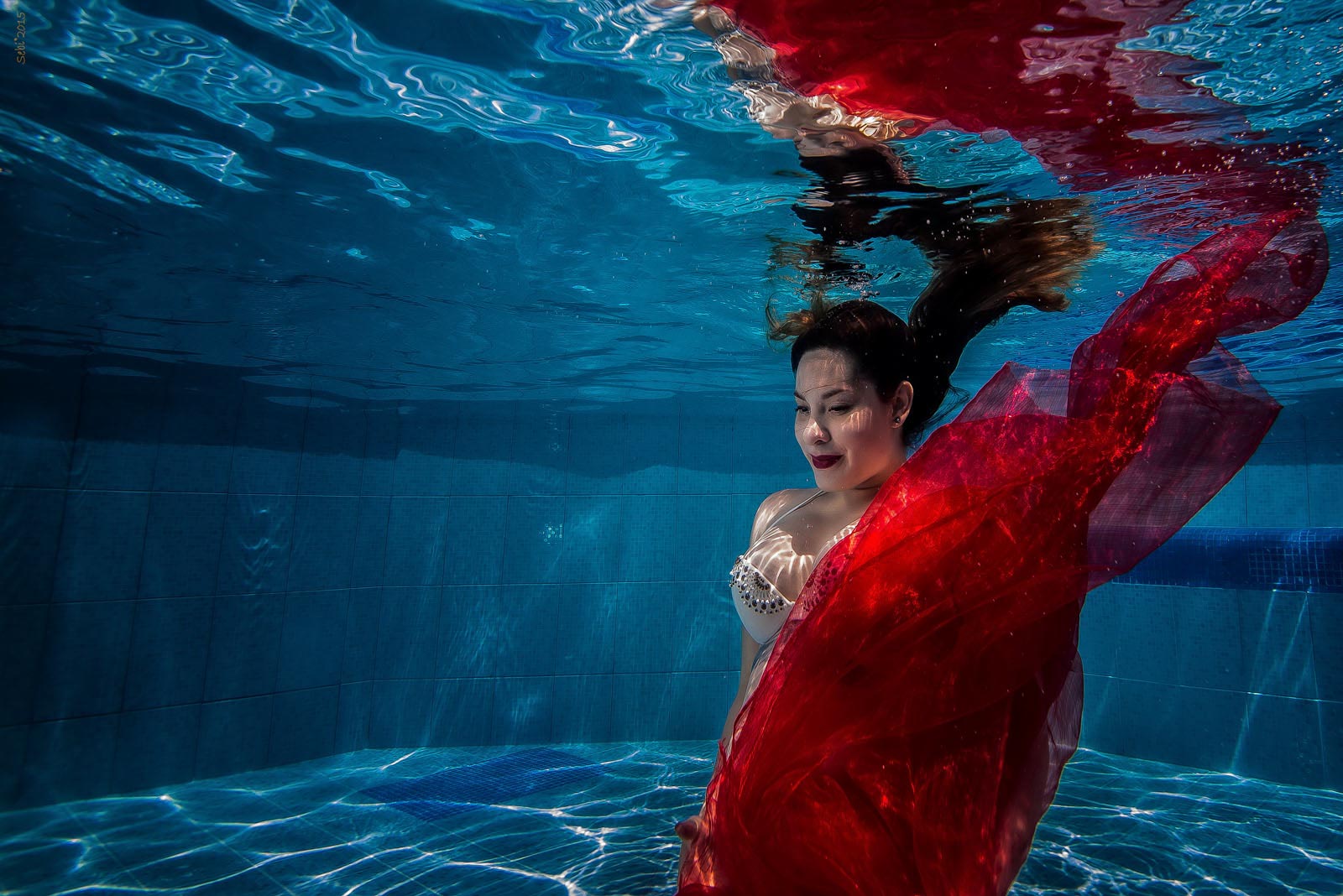 Underwater Maternity Photography - Dafne