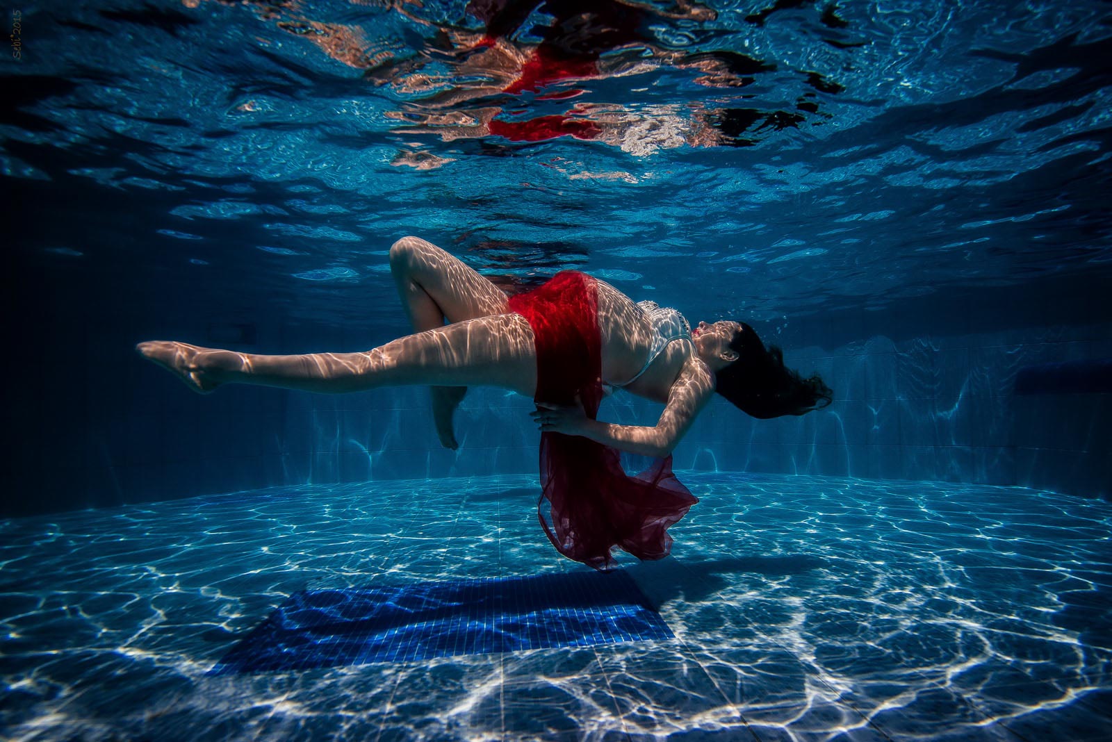 Underwater Maternity Photography - Dafne