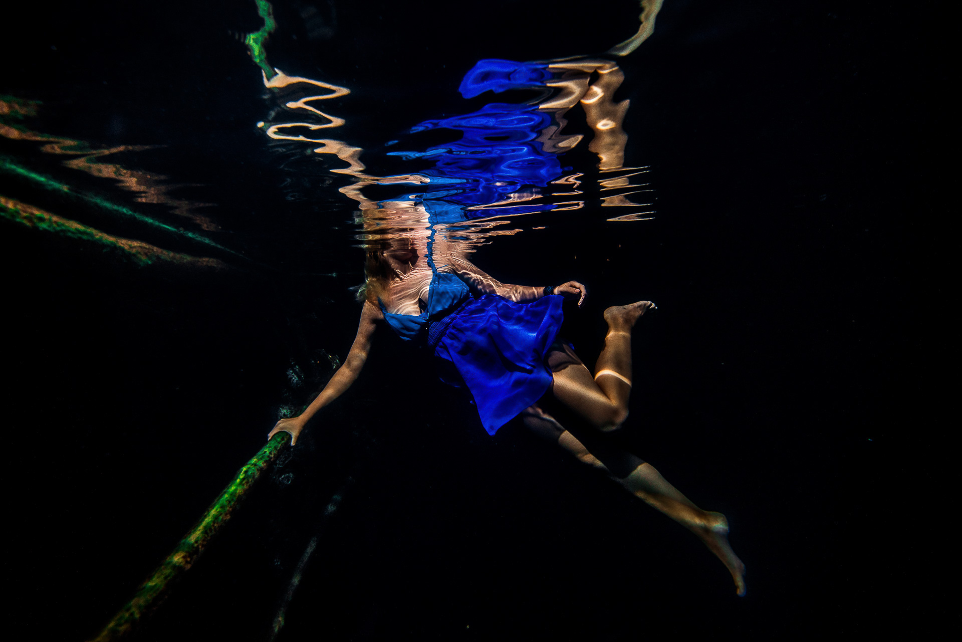 Underwater posing