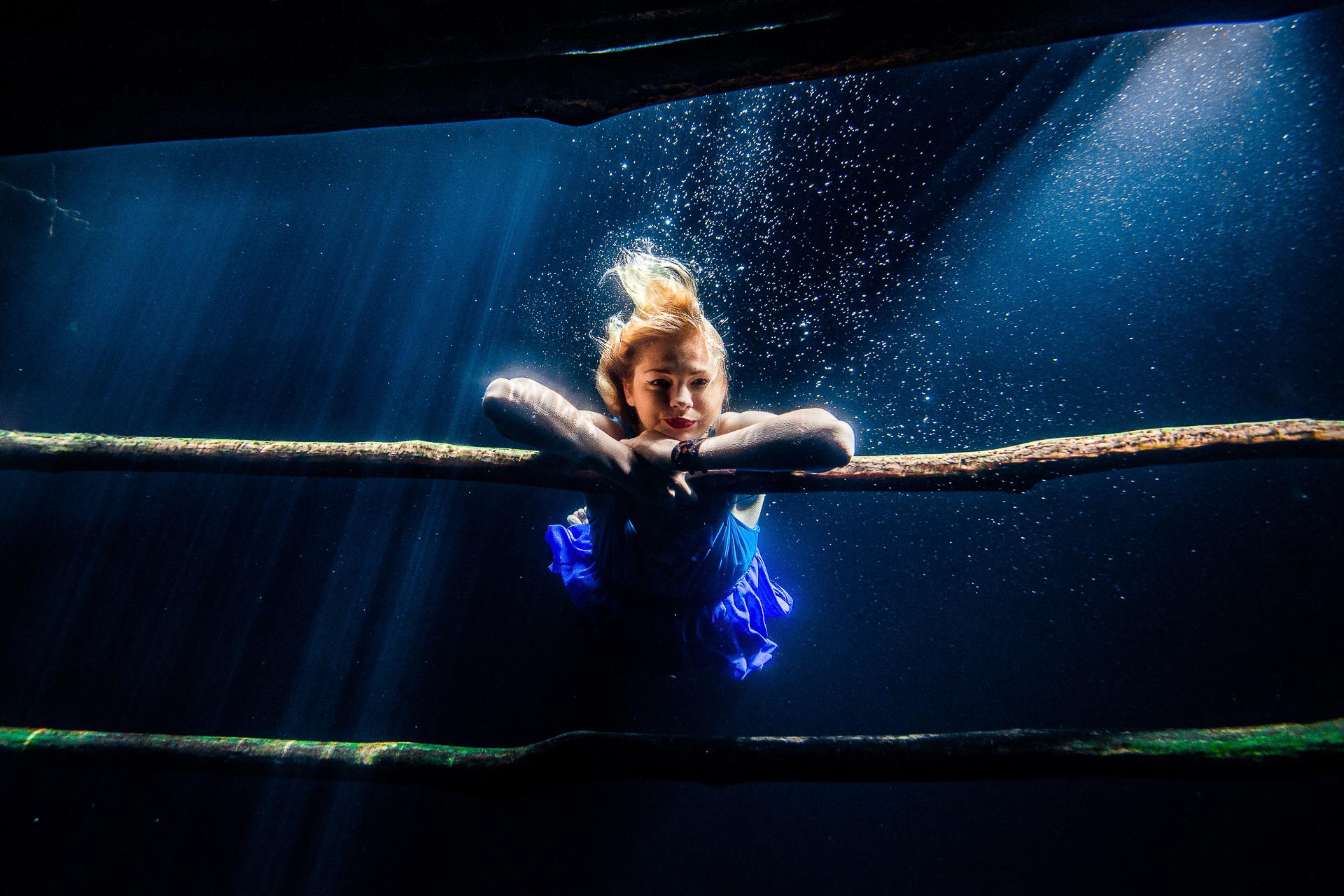 Underwater posing