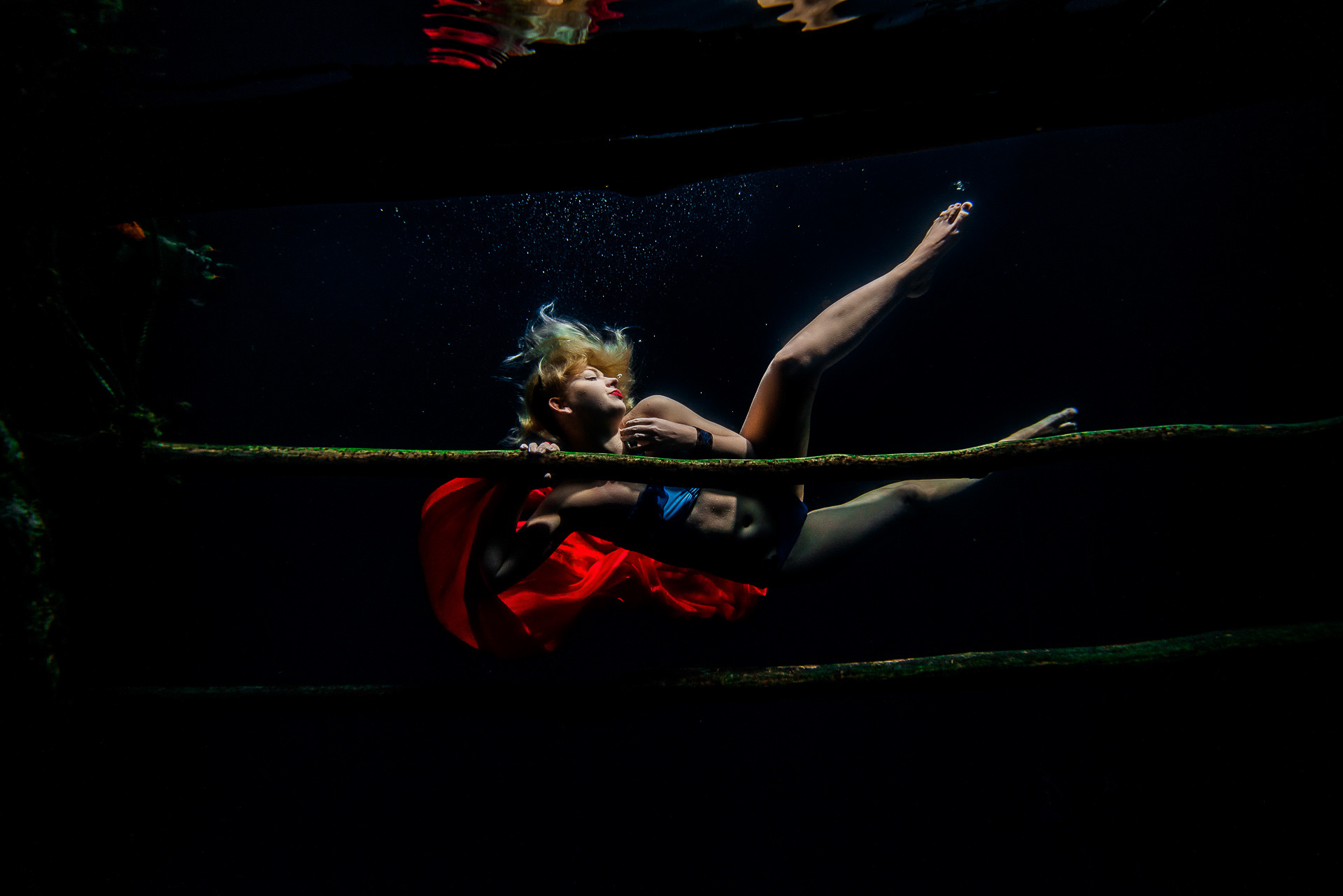 Underwater posing