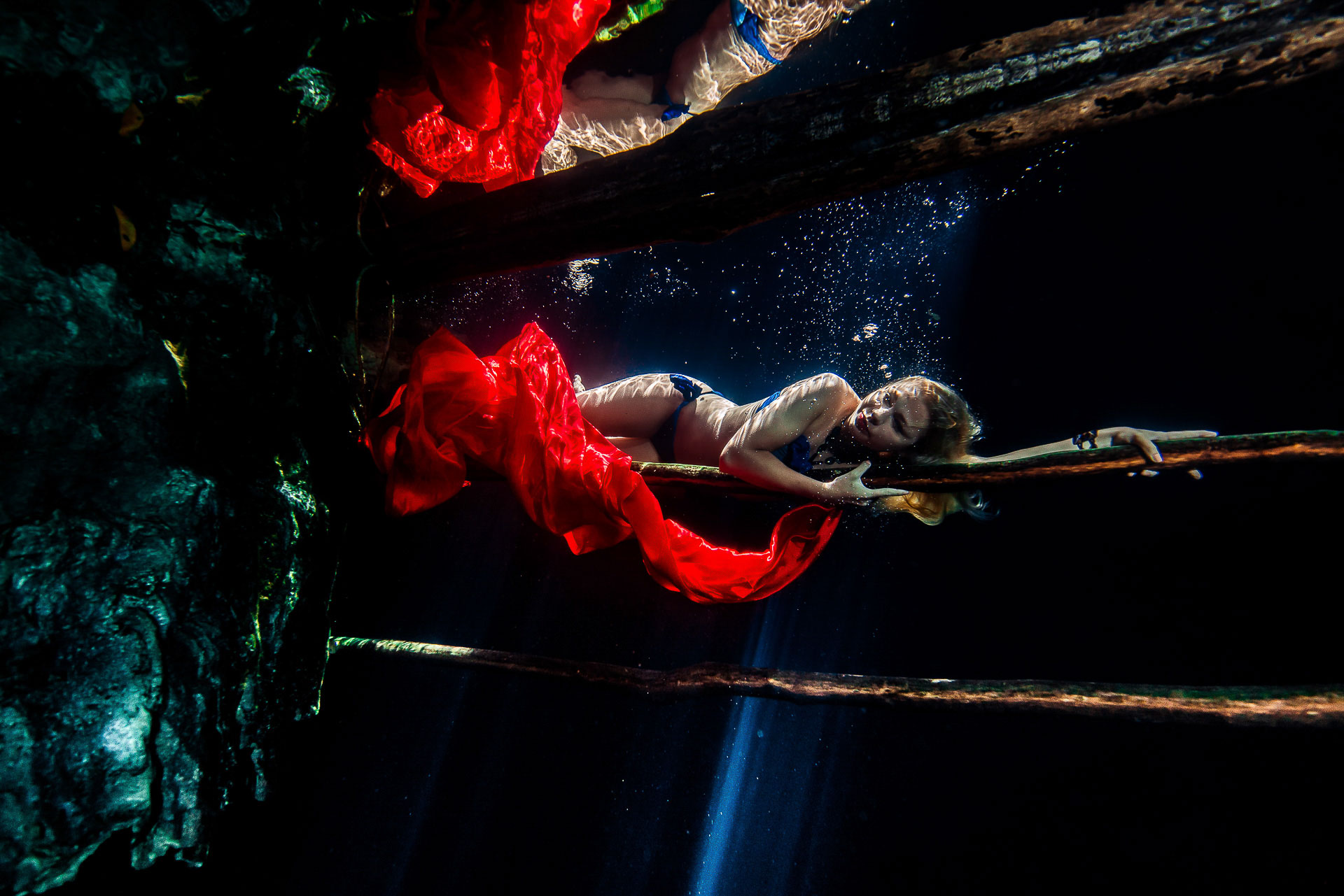 Underwater posing