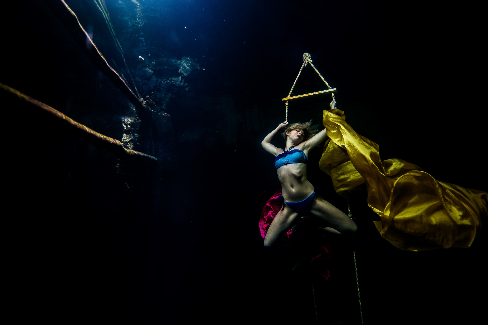 Underwater posing