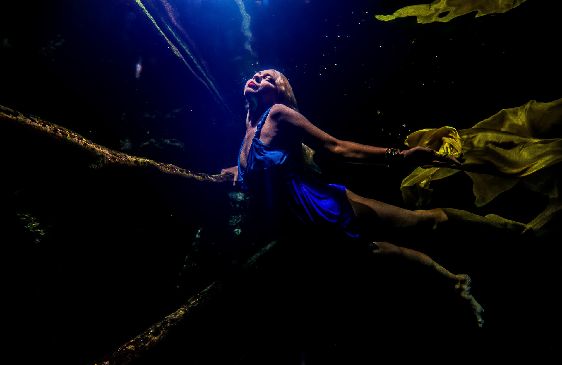 Underwater posing