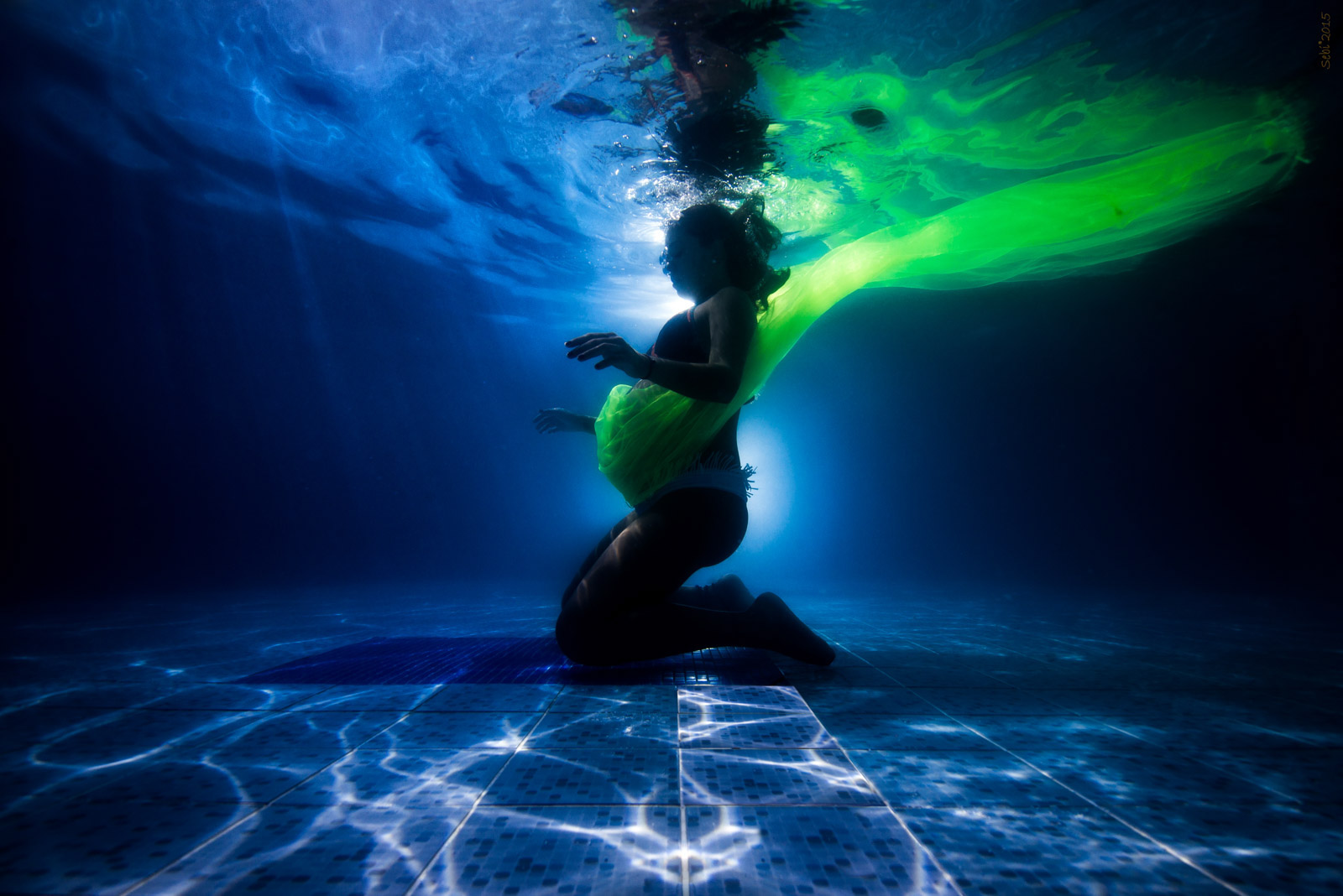 Late pregnancy Underwater
