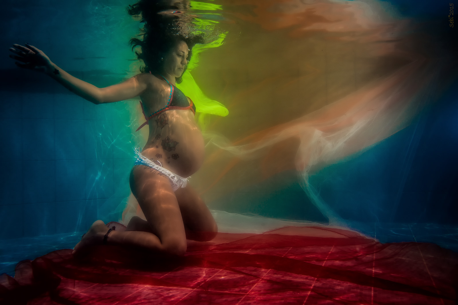 Late pregnancy Underwater