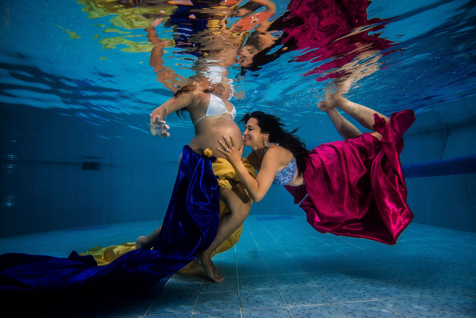 Underwater maternity photoshoot