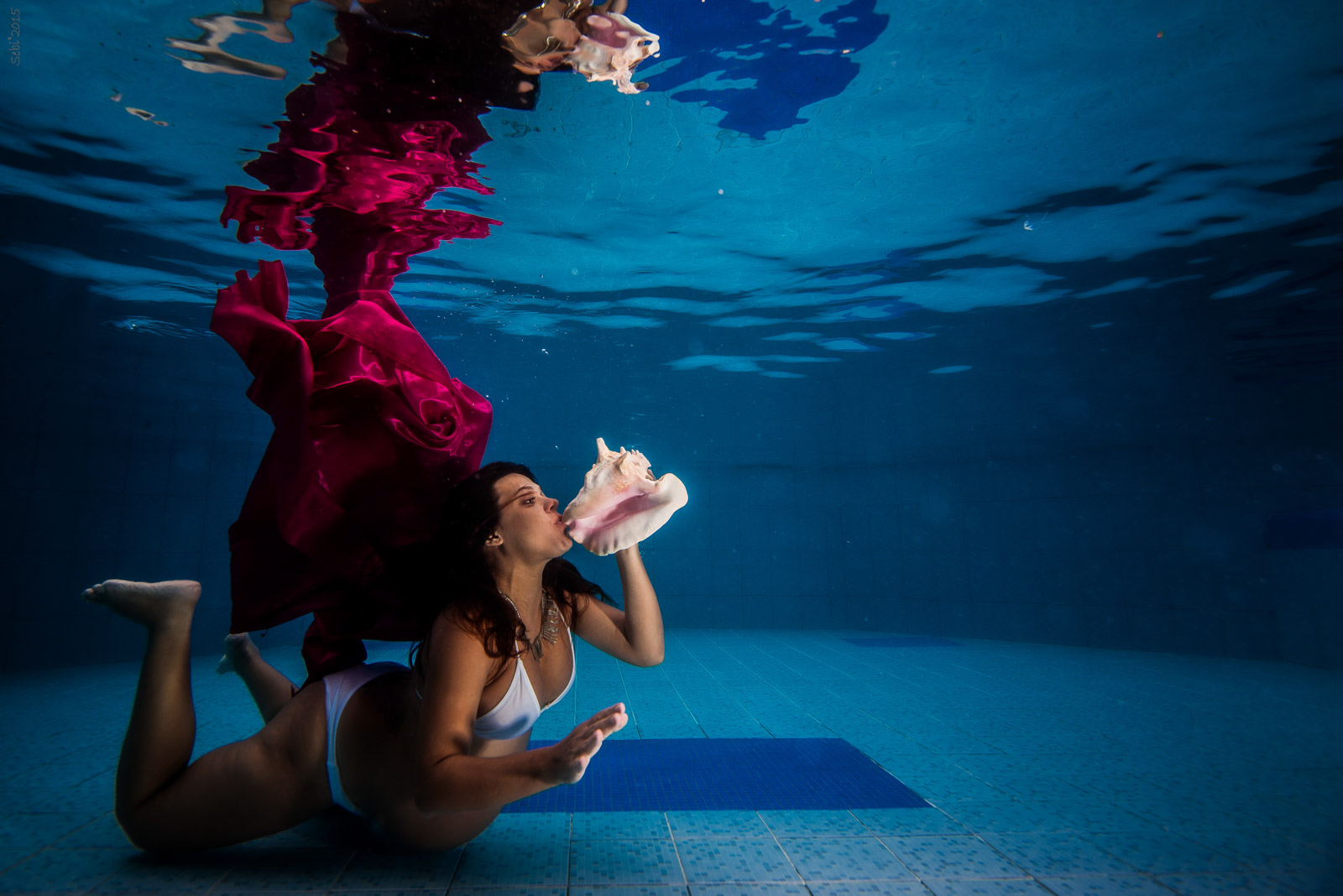 Underwater maternity photoshoot