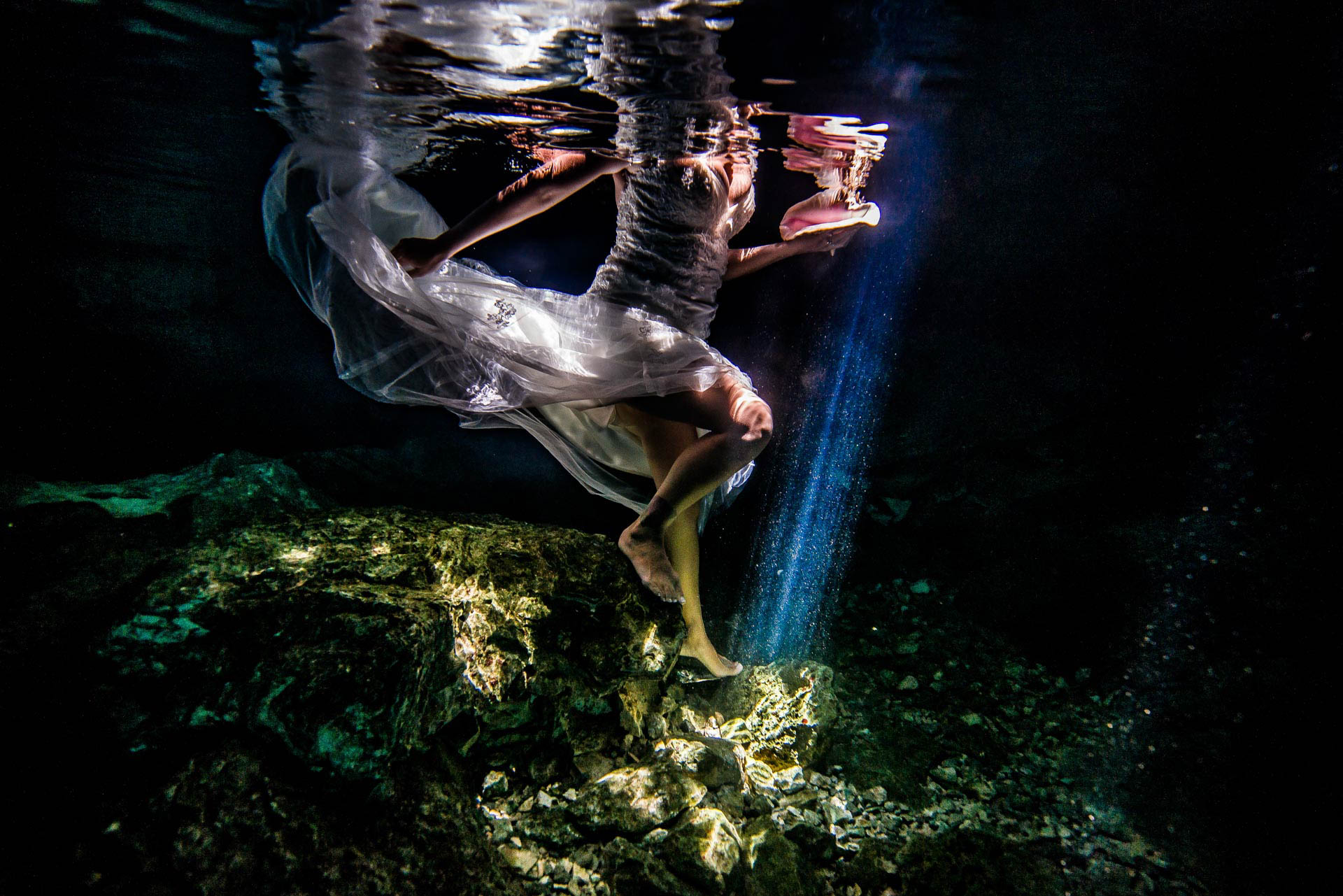 Best Trash The Dress Underwater - Sebi Messina Photography