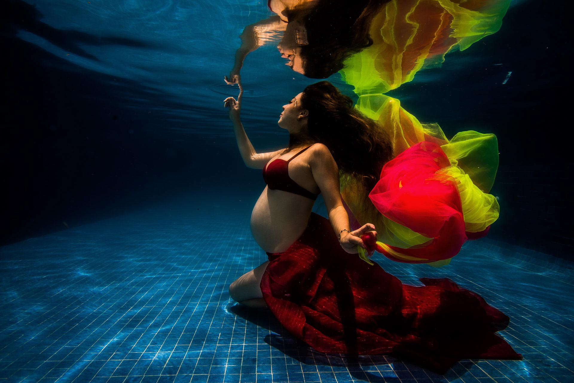 Underwater maternity Photography