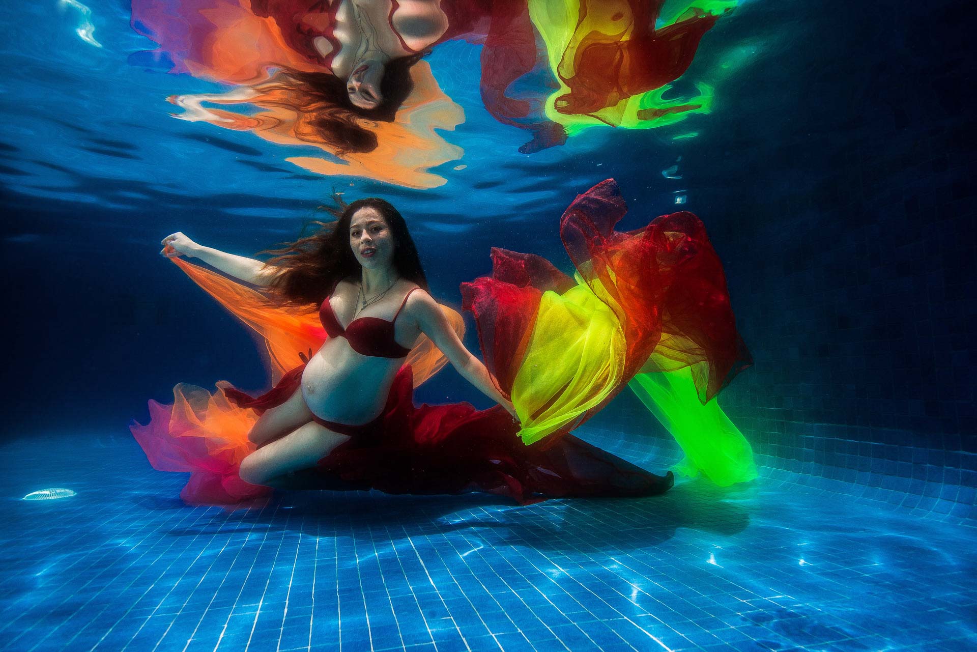 Underwater maternity Photography