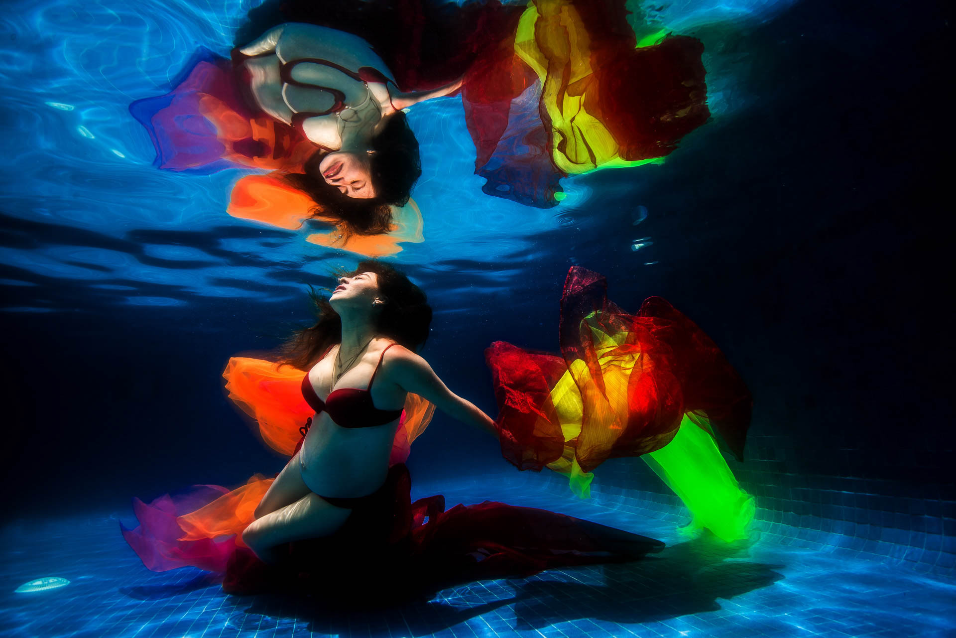 Underwater maternity Photography