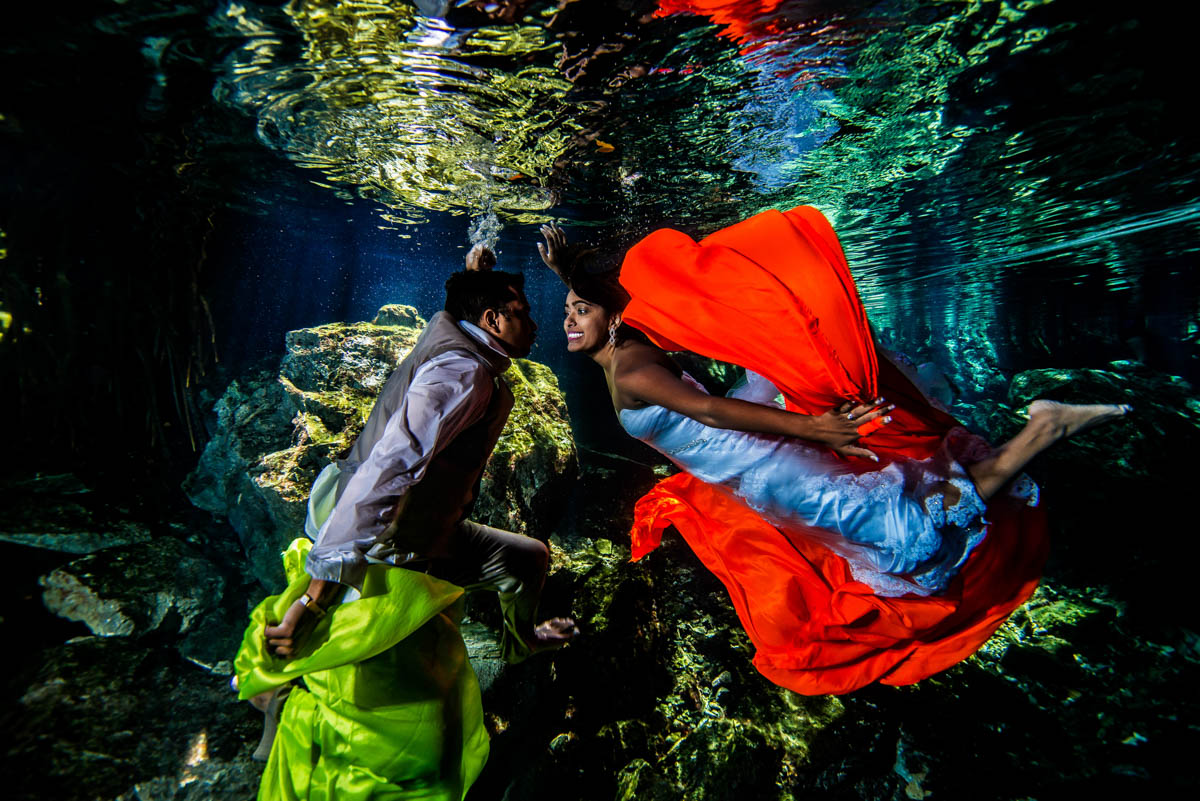 Underwater wedding pictures - Sebi Messina Photography