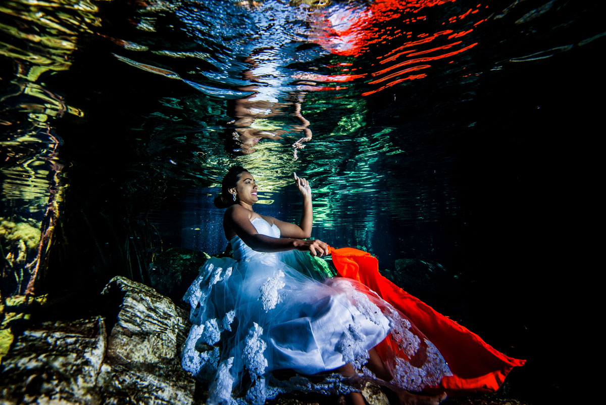 Underwater wedding pictures - Sebi Messina Photography