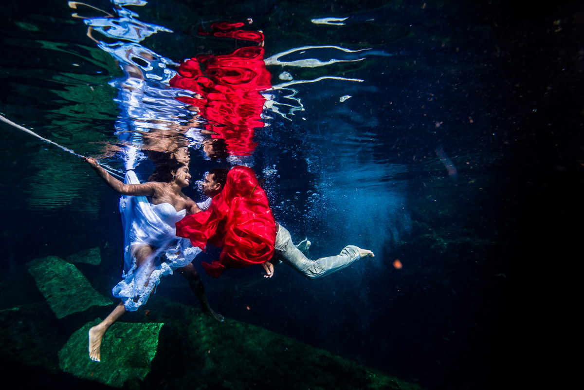 Underwater wedding pictures - Sebi Messina Photography
