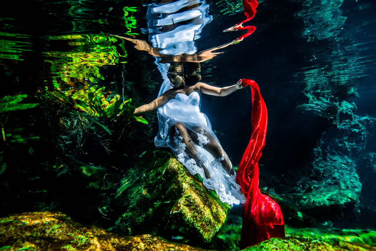 Underwater wedding pictures - Sebi Messina Photography