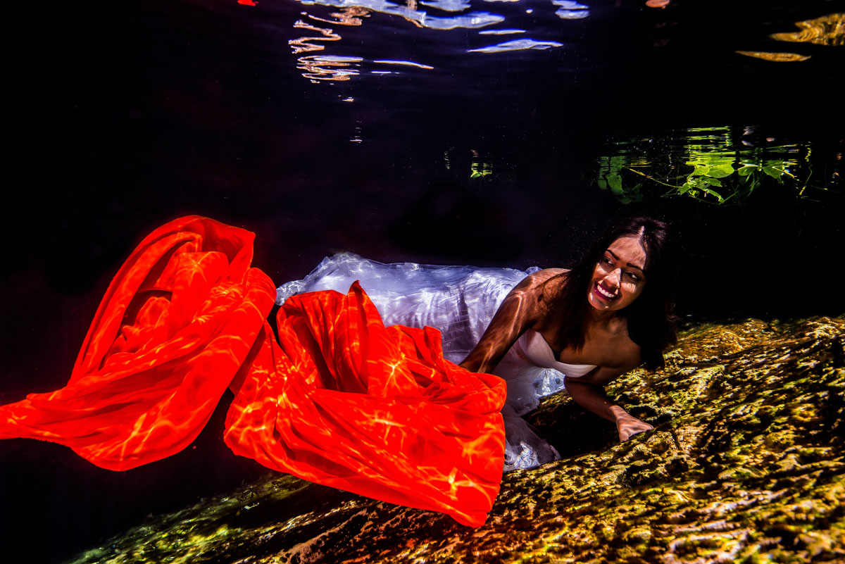 Underwater wedding pictures - Sebi Messina Photography