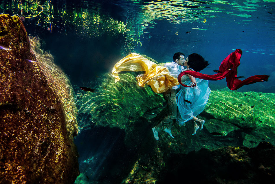 Best underwater wedding pictures - Kristen and Brandon