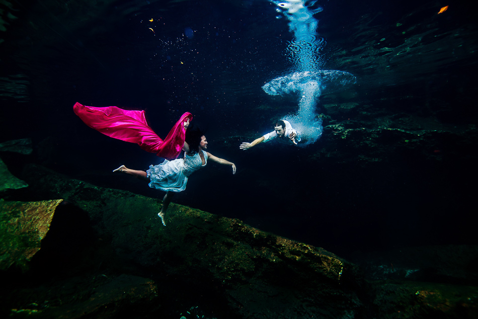 Best underwater wedding pictures - Kristen and Brandon