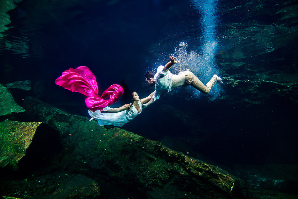 Best underwater wedding pictures - Kristen and Brandon