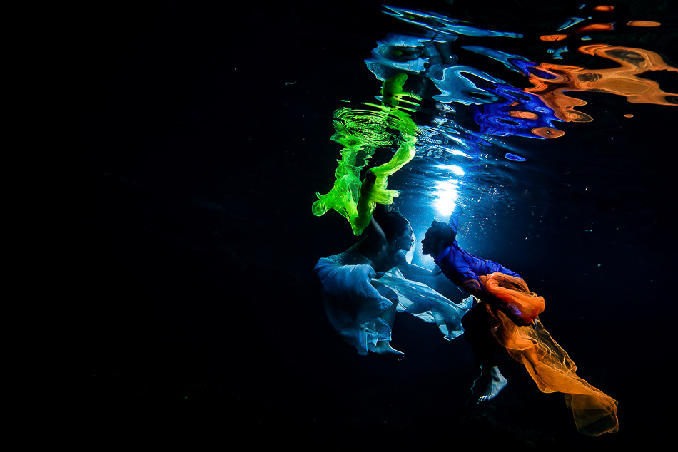 Wedding photos underwater - Sebi Messina Photorgraphy