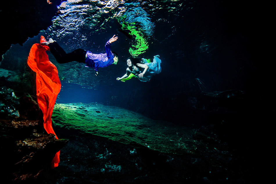 Wedding photos underwater - Sebi Messina Photorgraphy