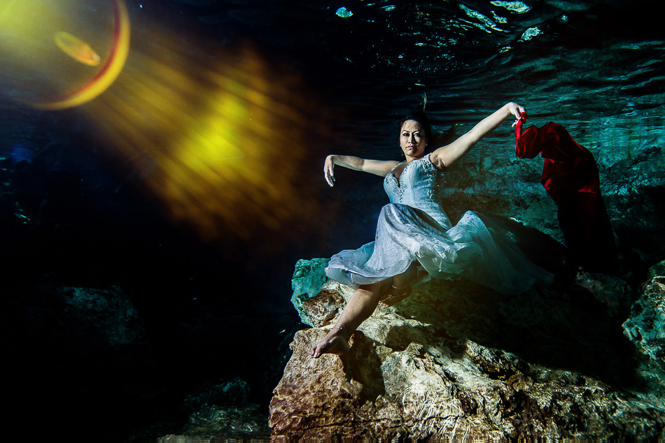 Trash The Dress Photos Underwater – Sebi Messina Photography