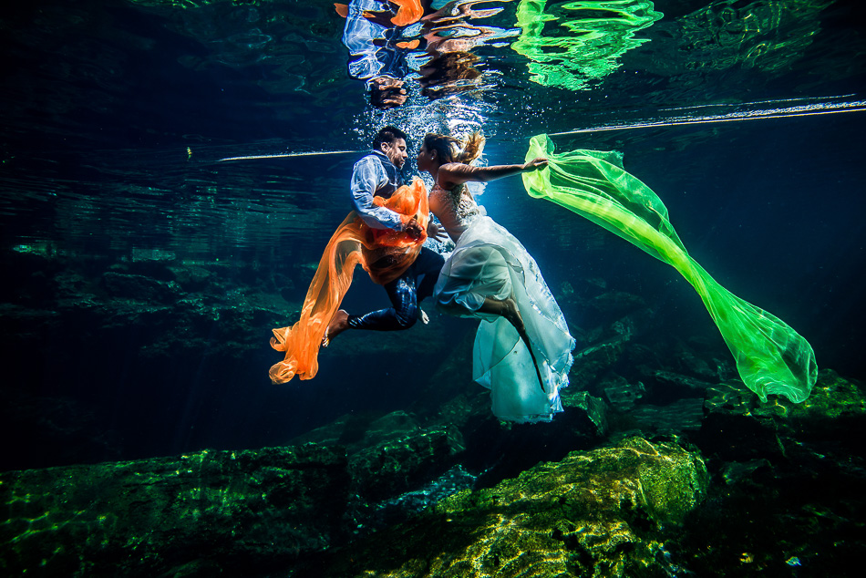 Trash The Dress Photos Underwater – Sebi Messina Photography