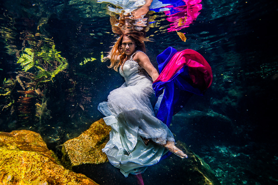 Trash The Dress Photos Underwater – Sebi Messina Photography