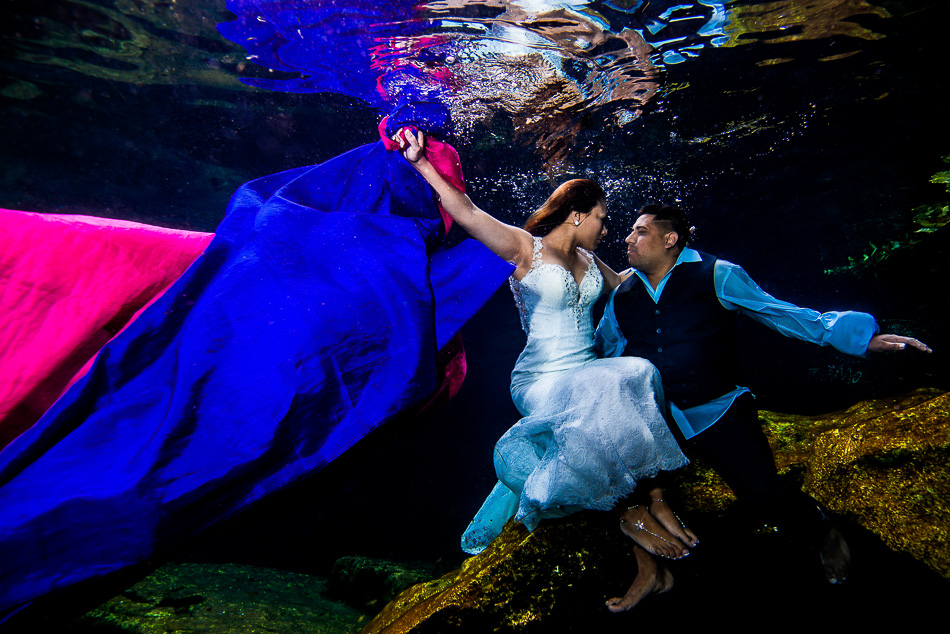 Trash The Dress Photos Underwater – Sebi Messina Photography