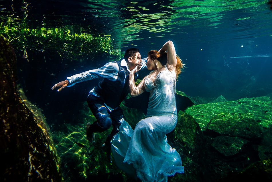 Trash The Dress Photos Underwater – Sebi Messina Photography