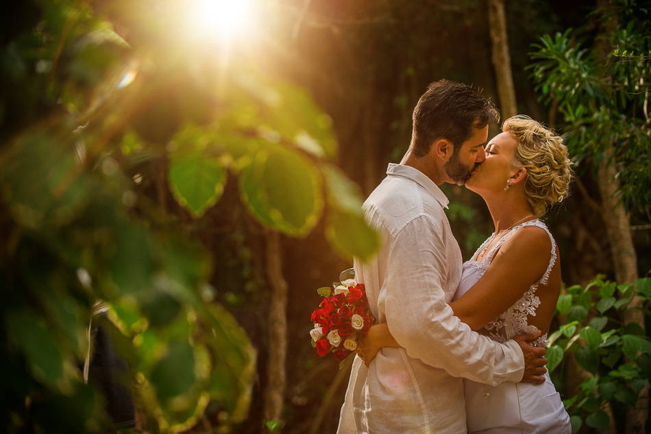 sexy bride underwater - Trash The Dress - Sebi Messina Photography