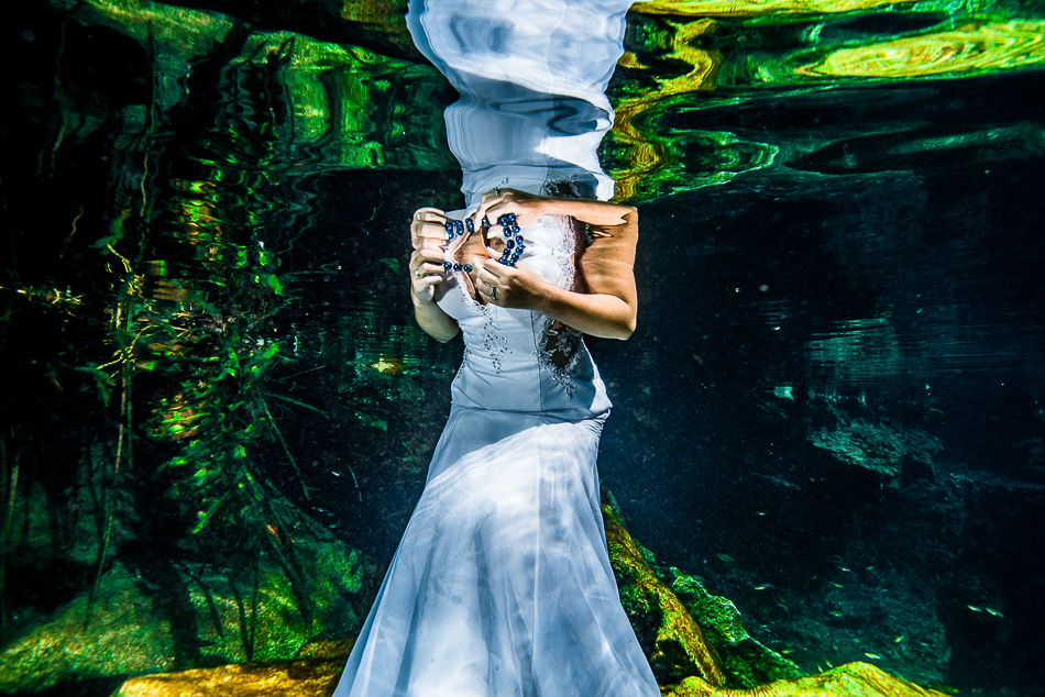 sexy bride underwater - Trash The Dress - Sebi Messina Photography