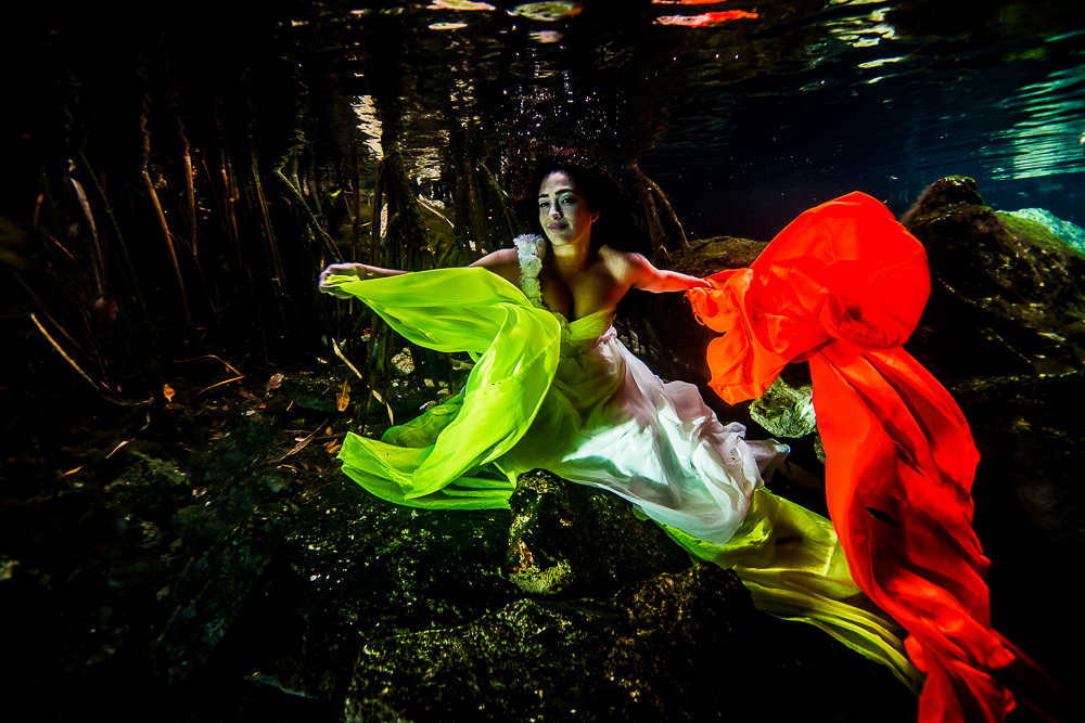 Engagement Underwater Photo Shoot - Millie and Rakesh