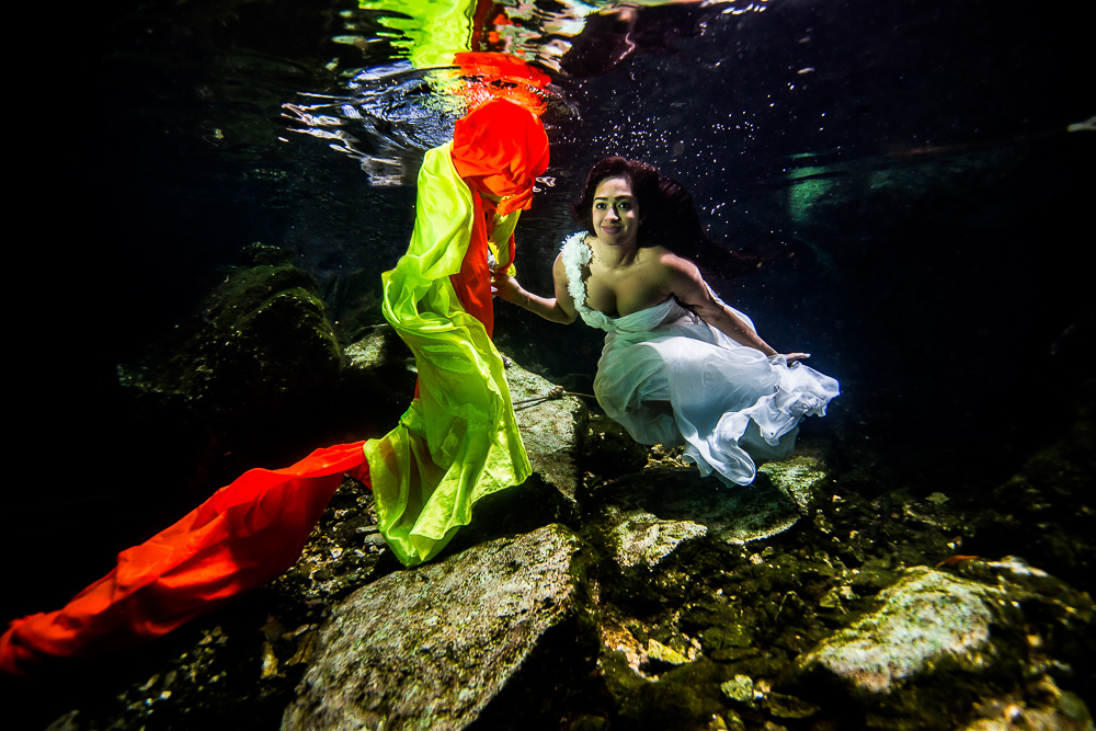 Engagement Underwater Photo Shoot - Millie and Rakesh