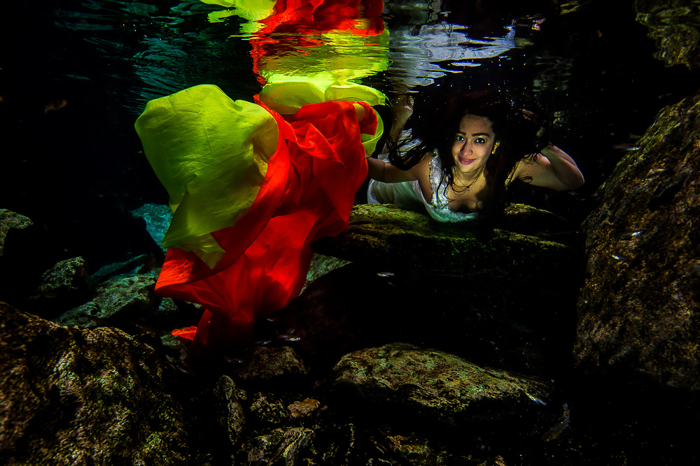 Engagement Underwater Photo Shoot - Millie and Rakesh